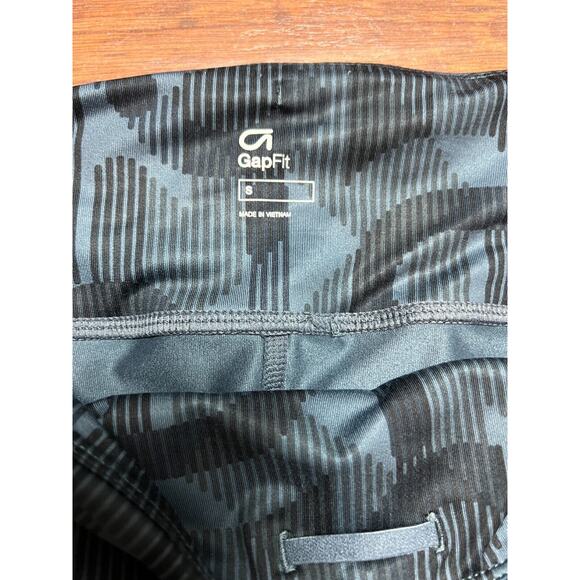 GapFit Womens Leggings Zip Pocket Logo All Over Print Black Gray Size Small - Picture 3 of 8